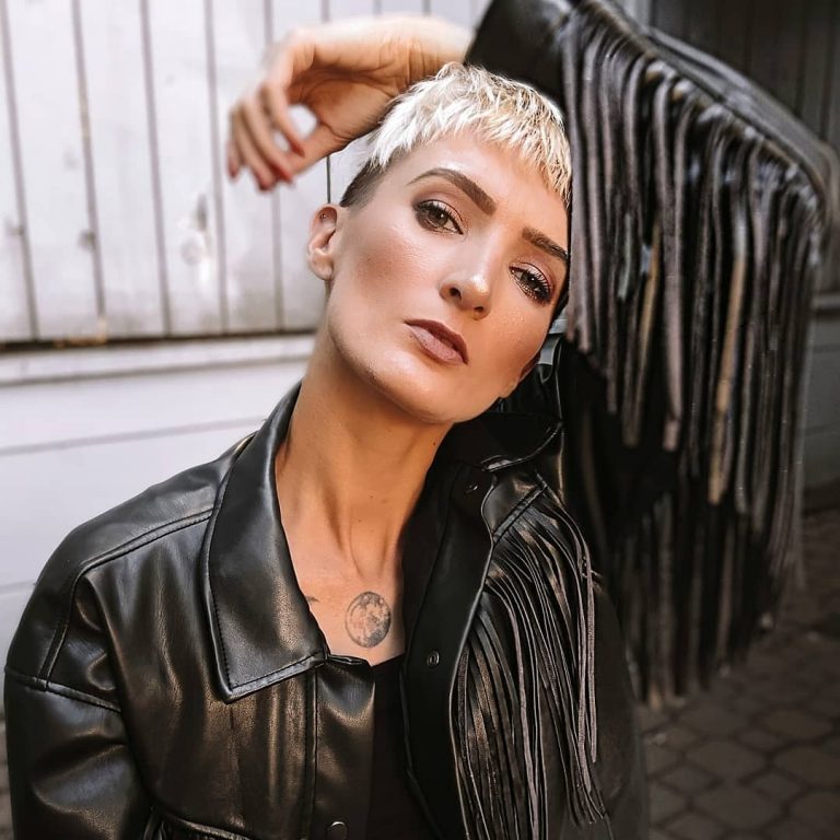 How to effortlessly organize your closet for a better 2021